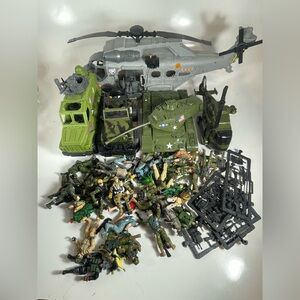 Ultimate Combat Action Figure Set with Helicopter and Vehicles